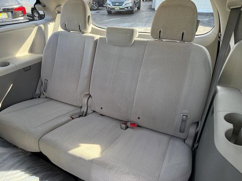 Used 2014 Toyota Sienna LE FWD image 67