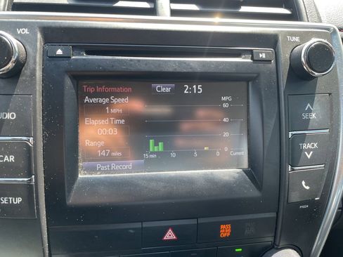 Used 2016 Toyota Camry SE FWD image 19