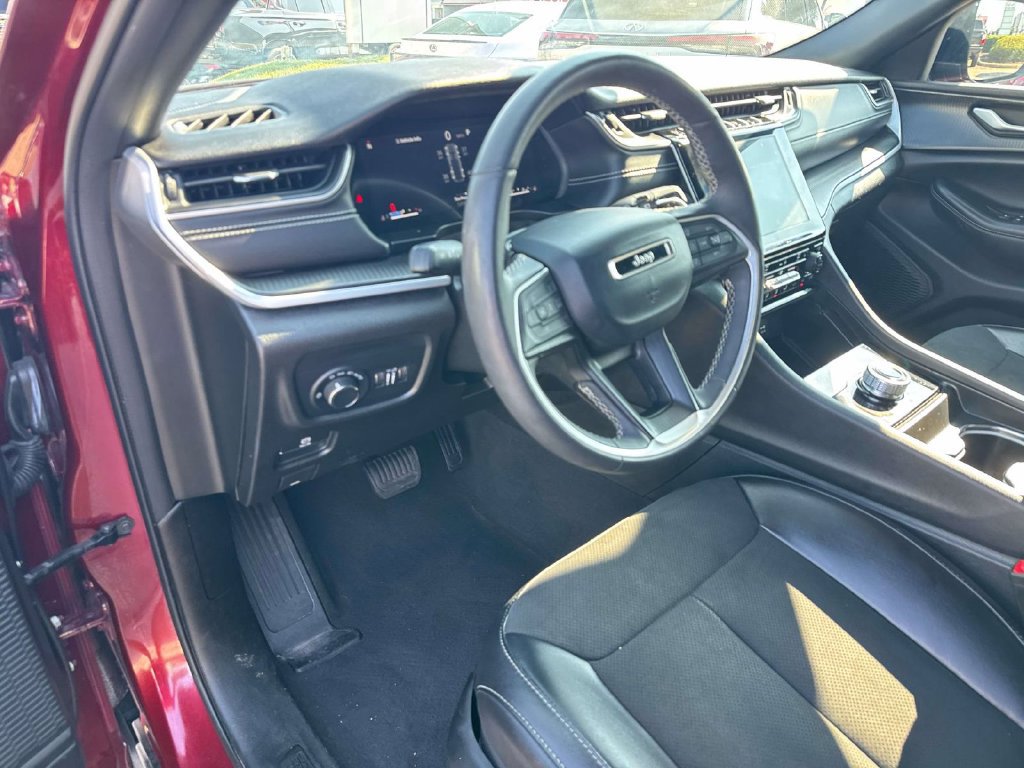 Used 2024 Jeep Grand Cherokee Altitude RWD image 17