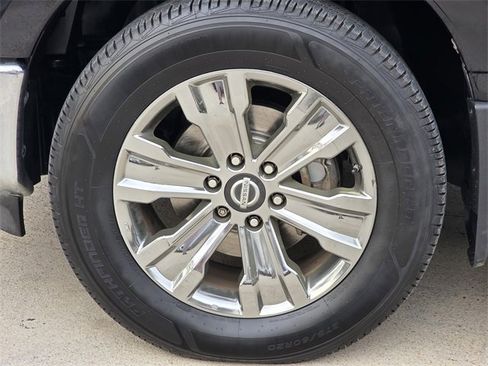 Used 2018 Nissan Titan SV w/ SV Convenience Package image 9