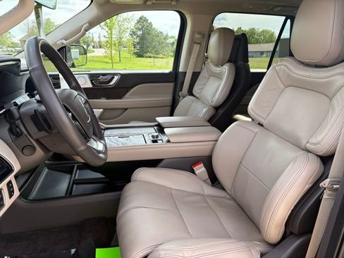 Used 2022 Lincoln Navigator L Reserve AWD/4WD image 11
