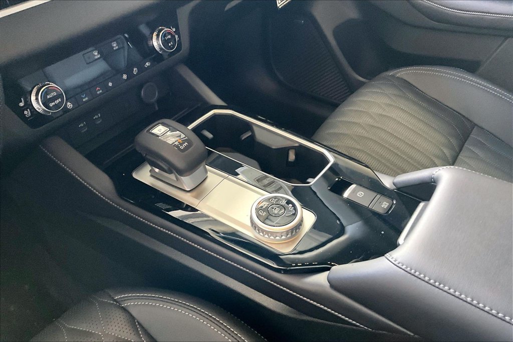 New 2026 Mitsubishi Outlander SEL FWD image 8