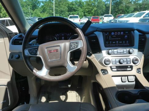 Used 2017 GMC Yukon SLT AWD/4WD image 15