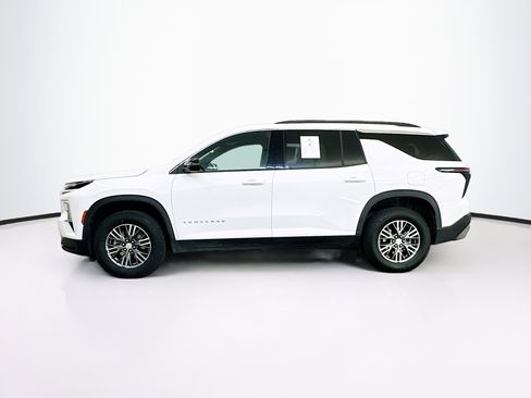 Used 2025 Chevrolet Traverse LT image 4