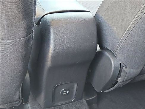 Used 2021 Ford Escape SE FWD image 16