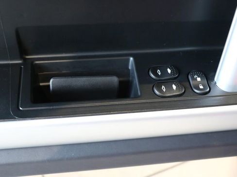 Used 2005 Ford GT image 15