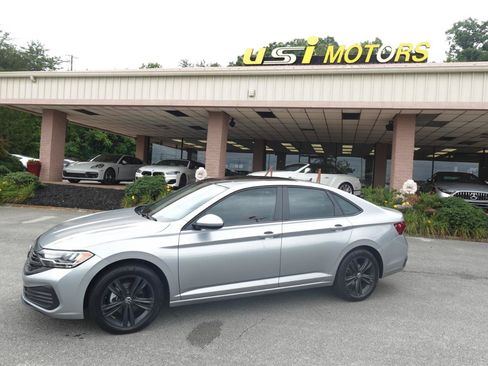 Used 2024 Volkswagen Jetta SE w/ Panoramic Sunroof Package FWD image 22