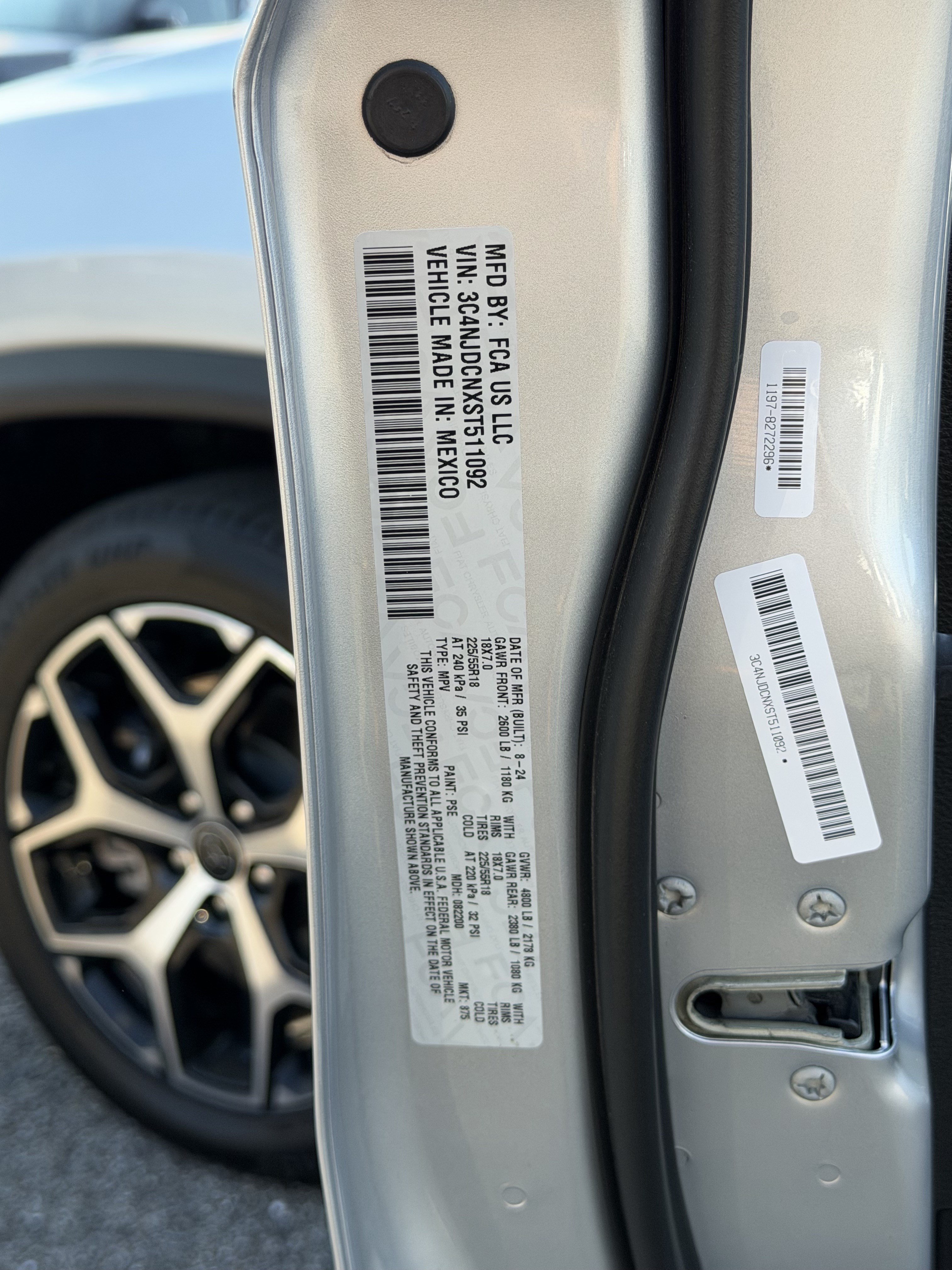 Used 2025 Jeep Compass Limited AWD/4WD image 17