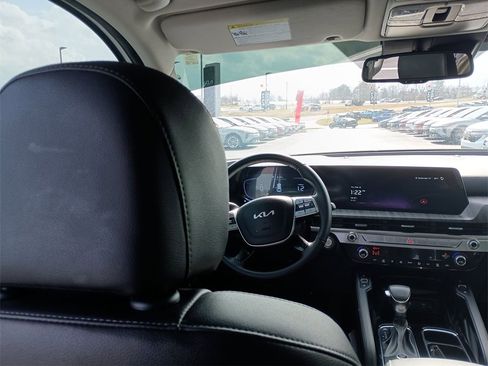 Used 2024 Kia Telluride EX w/ EX Captain's Chair Package image 15