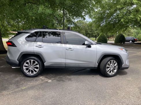 Used 2020 Toyota RAV4 XLE Premium FWD image 2