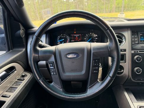Used 2017 Ford Expedition XLT image 14