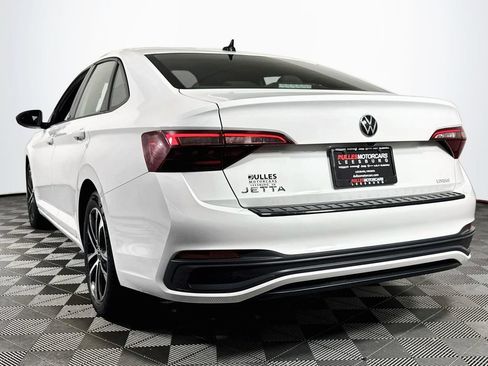 Used 2024 Volkswagen Jetta Sport FWD image 5