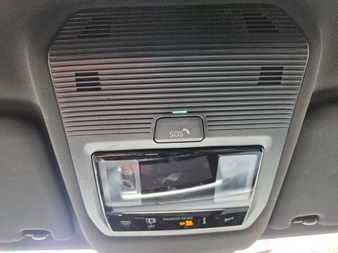 Used 2025 Volkswagen Atlas Cross Sport SE FWD image 19