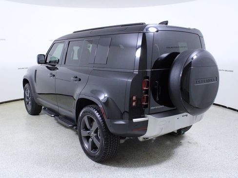 Used 2025 Land Rover Defender 110 S image 5