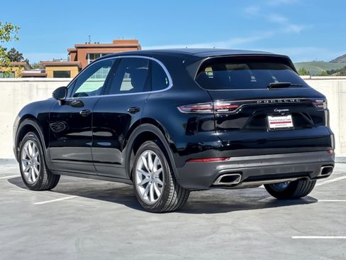 Certified 2023 Porsche Cayenne image 3