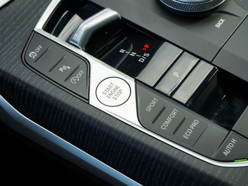 Used 2025 BMW 330i xDrive Sedan w/ Convenience Package image 34