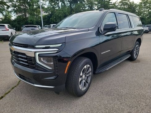 Used 2026 Chevrolet Suburban LS AWD/4WD image 3