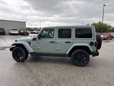 Used 2023 Jeep Wrangler Unlimited Sahara w/ Cold Weather Group AWD/4WD image 21