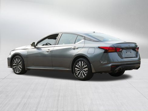 Certified 2023 Nissan Altima 2.5 SV w/ SV Premium Package AWD/4WD image 5