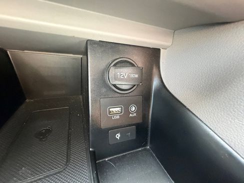 Used 2020 Hyundai Elantra Limited image 31