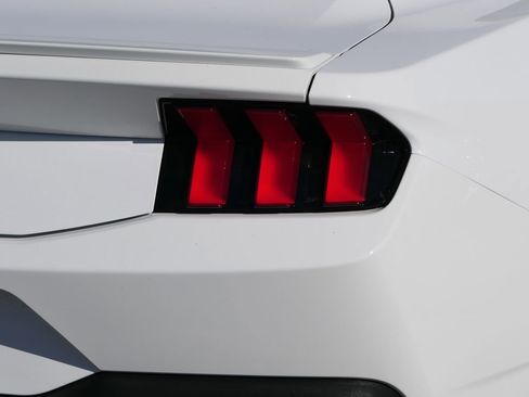 Used 2024 Ford Mustang Premium image 5