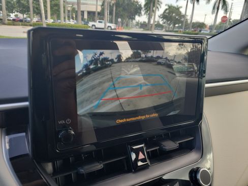 Used 2025 Toyota Corolla LE FWD image 30
