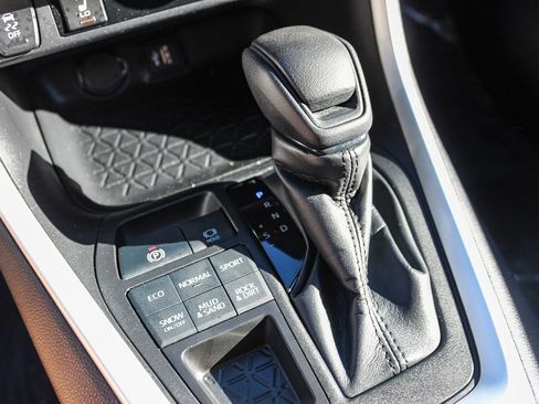 Used 2023 Toyota RAV4 XLE image 23