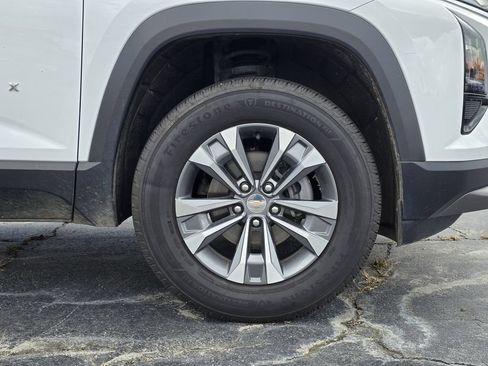 Used 2026 Chevrolet Equinox LT FWD image 8