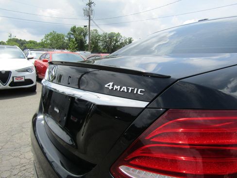 Used 2018 Mercedes-Benz E 300 4MATIC w/ Premium 1 Package image 9