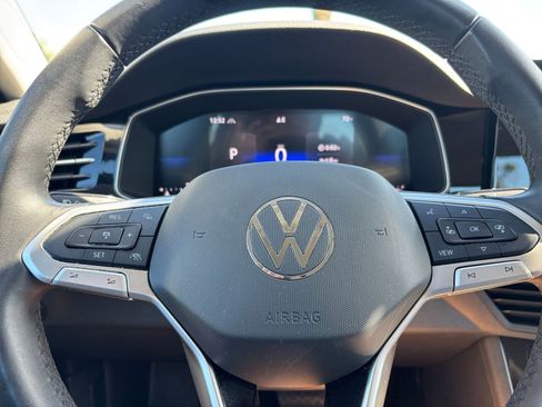 Used 2025 Volkswagen Jetta SE image 27