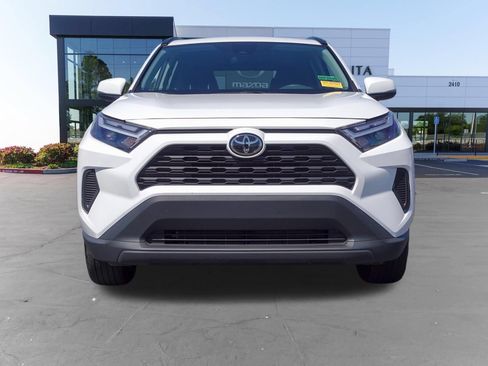 Used 2025 Toyota RAV4 LE AWD/4WD image 9