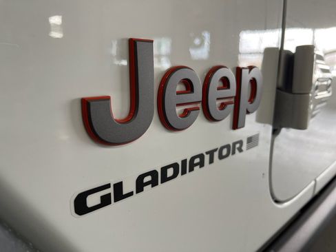 New 2026 Jeep Gladiator Mojave image 13