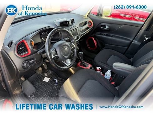 Used 2016 Jeep Renegade Trailhawk image 6