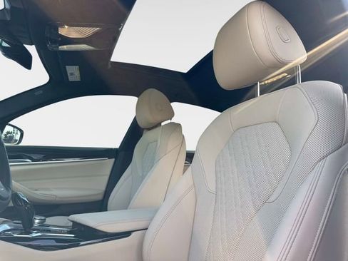 Used 2023 BMW 540i w/ Convenience Package RWD image 18