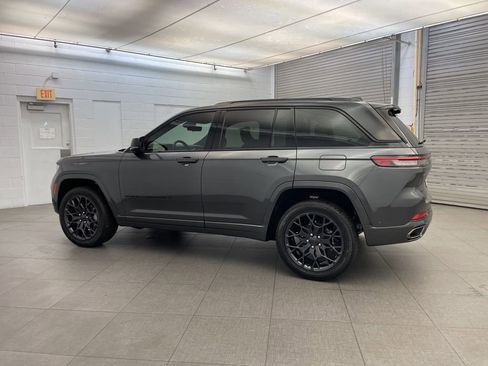 New 2025 Jeep Grand Cherokee Summit image 9