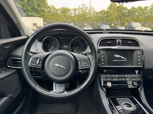 Used 2018 Jaguar XE Premium AWD/4WD image 31
