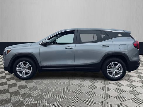 Used 2024 GMC Terrain SLE FWD image 3
