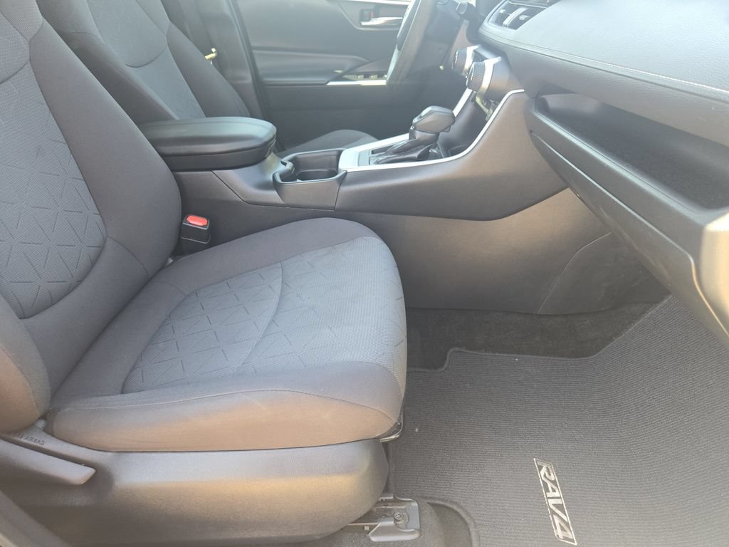 Used 2020 Toyota RAV4 XLE FWD image 15