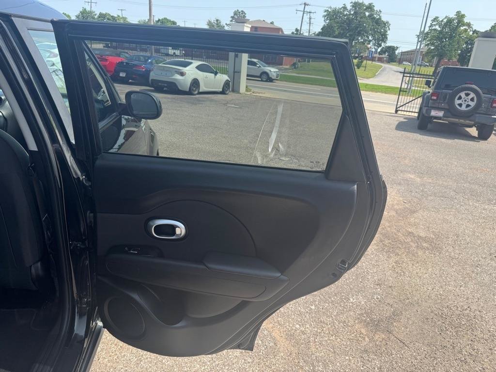Used 2019 Kia Soul FWD image 23