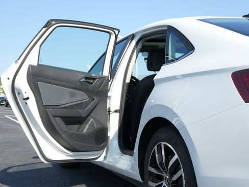 New 2025 Volkswagen Jetta SE image 34