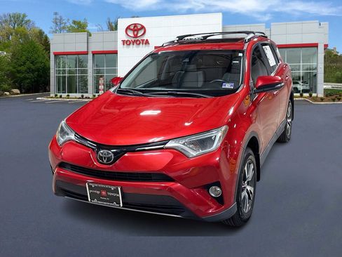 Used 2017 Toyota RAV4 XLE image 1
