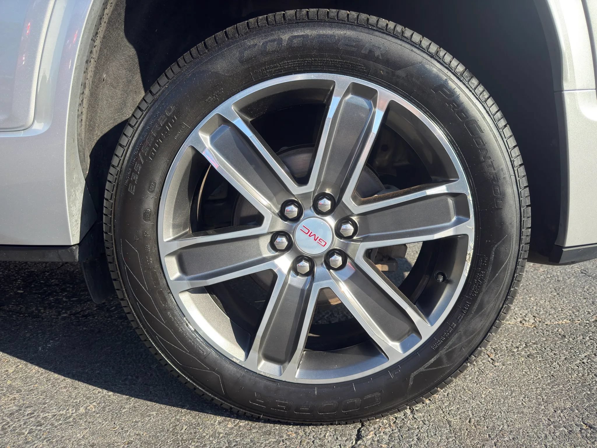 Used 2019 GMC Acadia Denali AWD/4WD image 11