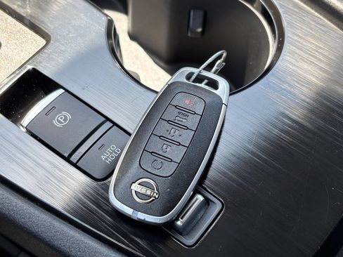 Used 2025 Nissan Rogue SV FWD image 21