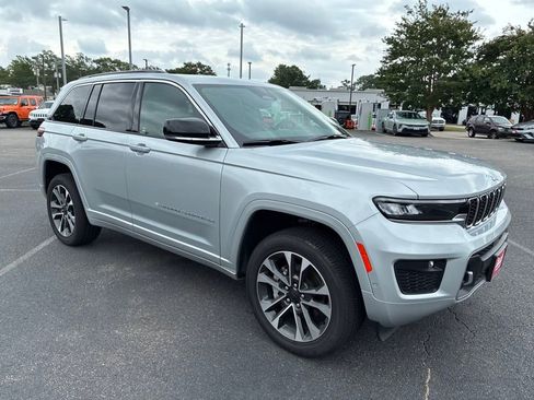 New 2025 Jeep Grand Cherokee Overland w/ Luxury Tech Group IV image 8