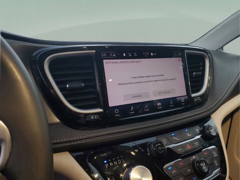 Used 2022 Chrysler Pacifica Touring-L FWD image 20