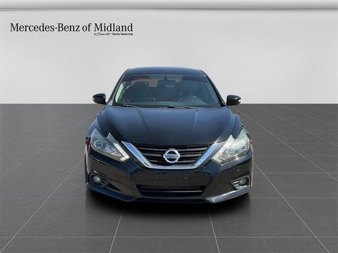 Used 2017 Nissan Altima 3.5 SL w/ 3.5SL Technology Package image 2