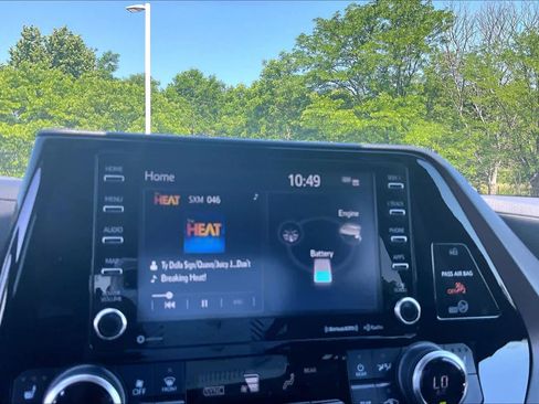 Used 2022 Toyota Highlander XLE AWD/4WD image 33