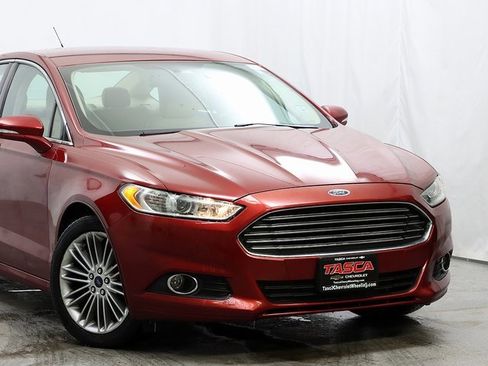Used 2013 Ford Fusion SE image 2