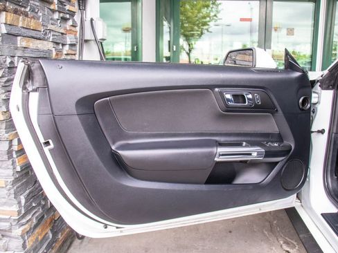 Used 2015 Ford Mustang GT RWD image 9