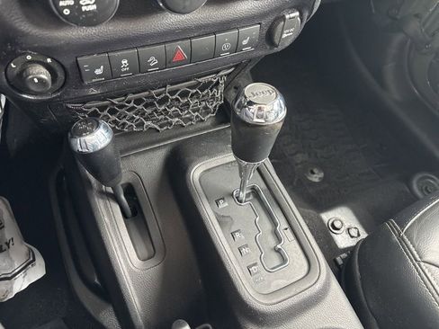 Used 2016 Jeep Wrangler Unlimited Rubicon image 22